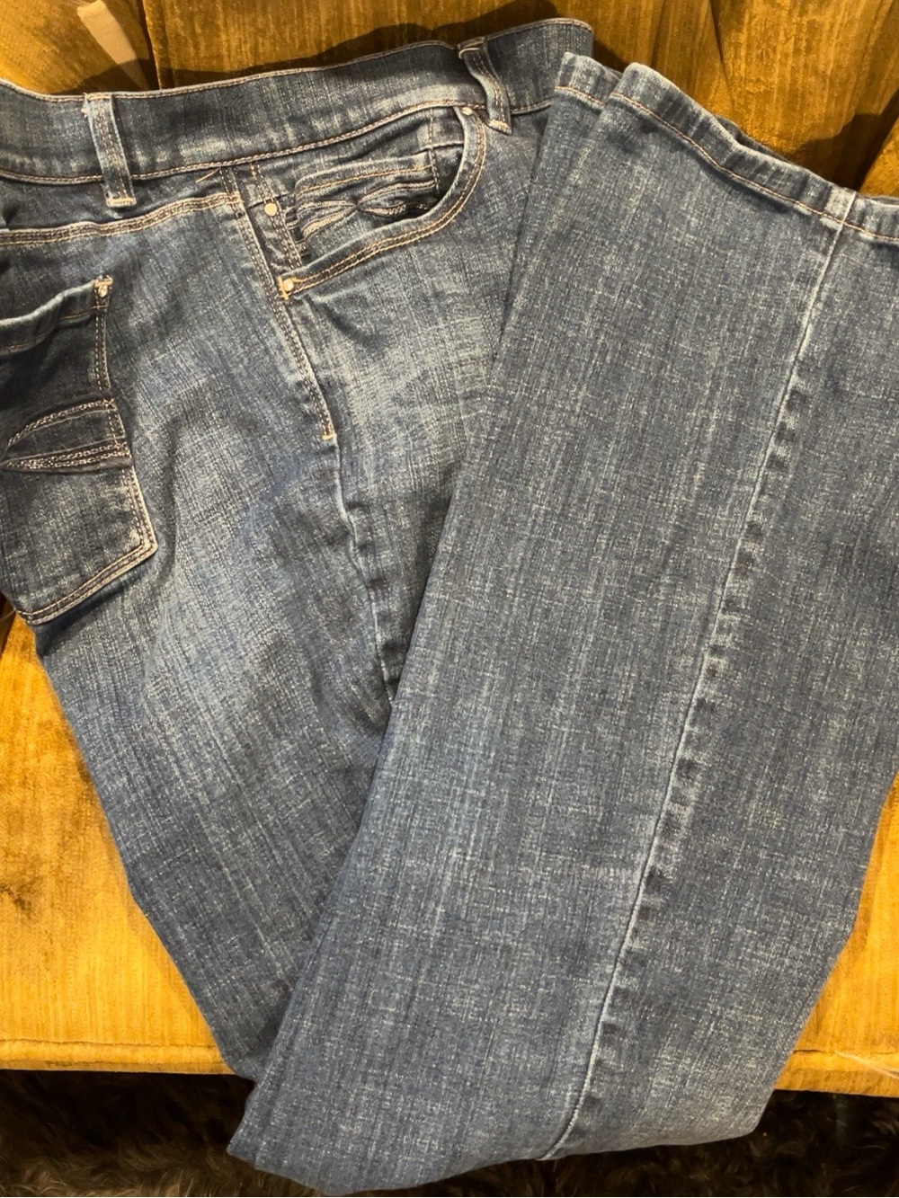 White House Black Market Women's Straight-Leg Jeans in Washed Blue